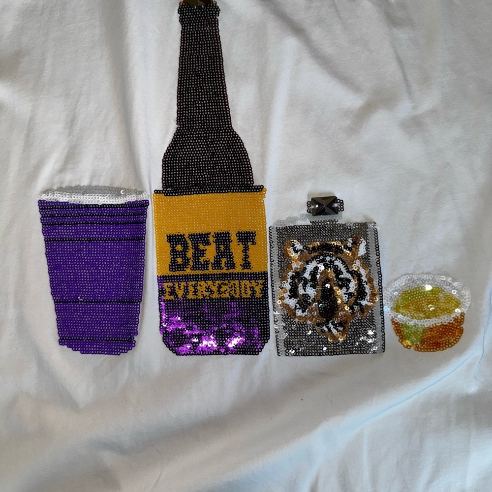 QUEEN OF SPARKLES Size Medium LSU T-Shirt